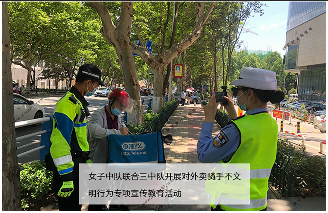 女子中隊(duì)聯(lián)合三中隊(duì)開展對(duì)外賣騎手不文明行業(yè)專項(xiàng)宣傳教育活動(dòng)